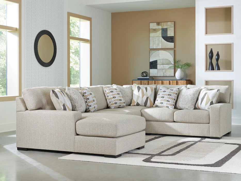 Laurelgrove Sectional with Chaise