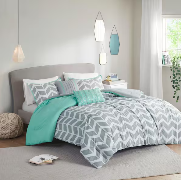 Intelligent Design Nadia Aqua Twin/ Twin XL Comforter Set