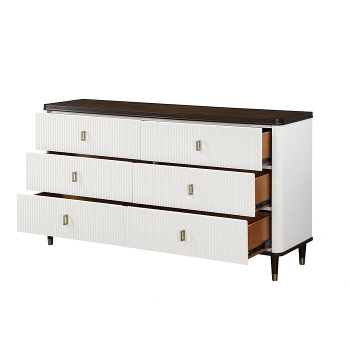 Dresser w/Jewelry Tray