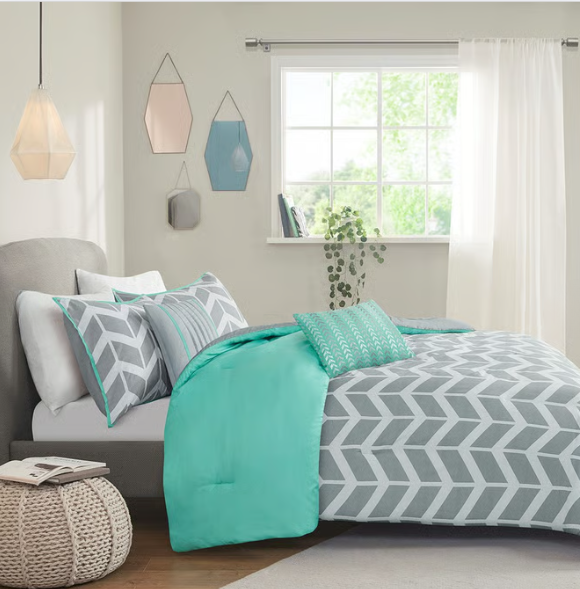 Intelligent Design Nadia Aqua Twin/ Twin XL Comforter Set